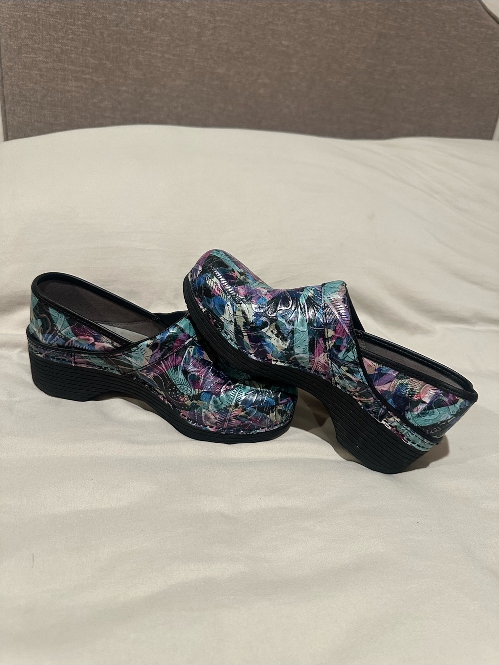 Dansko LT Colorful Feather-Print Clog Shoes size 39 - Picture 5 of 6